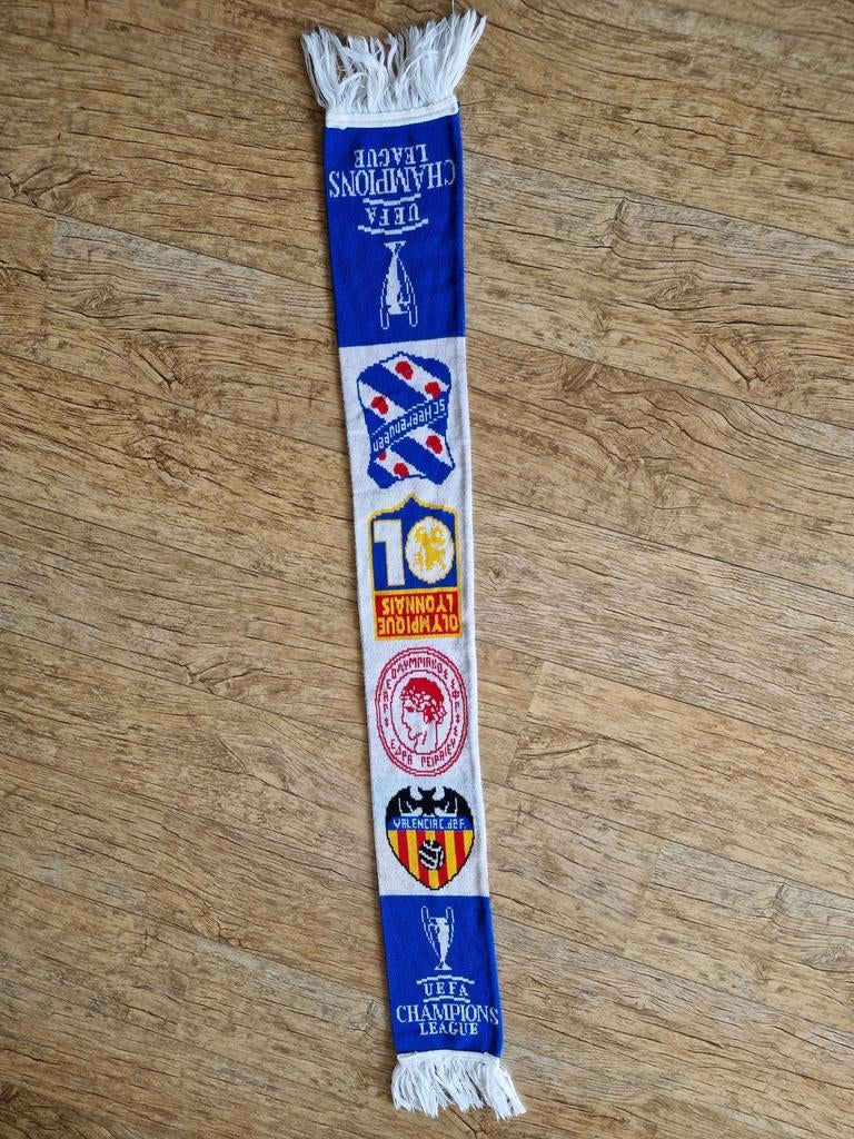 Sjaal Heerenveen UEFA Championsleague, Verzamelen, Sportartikelen en Voetbal, Ophalen of Verzenden, Zo goed als nieuw, Buitenlandse clubs
