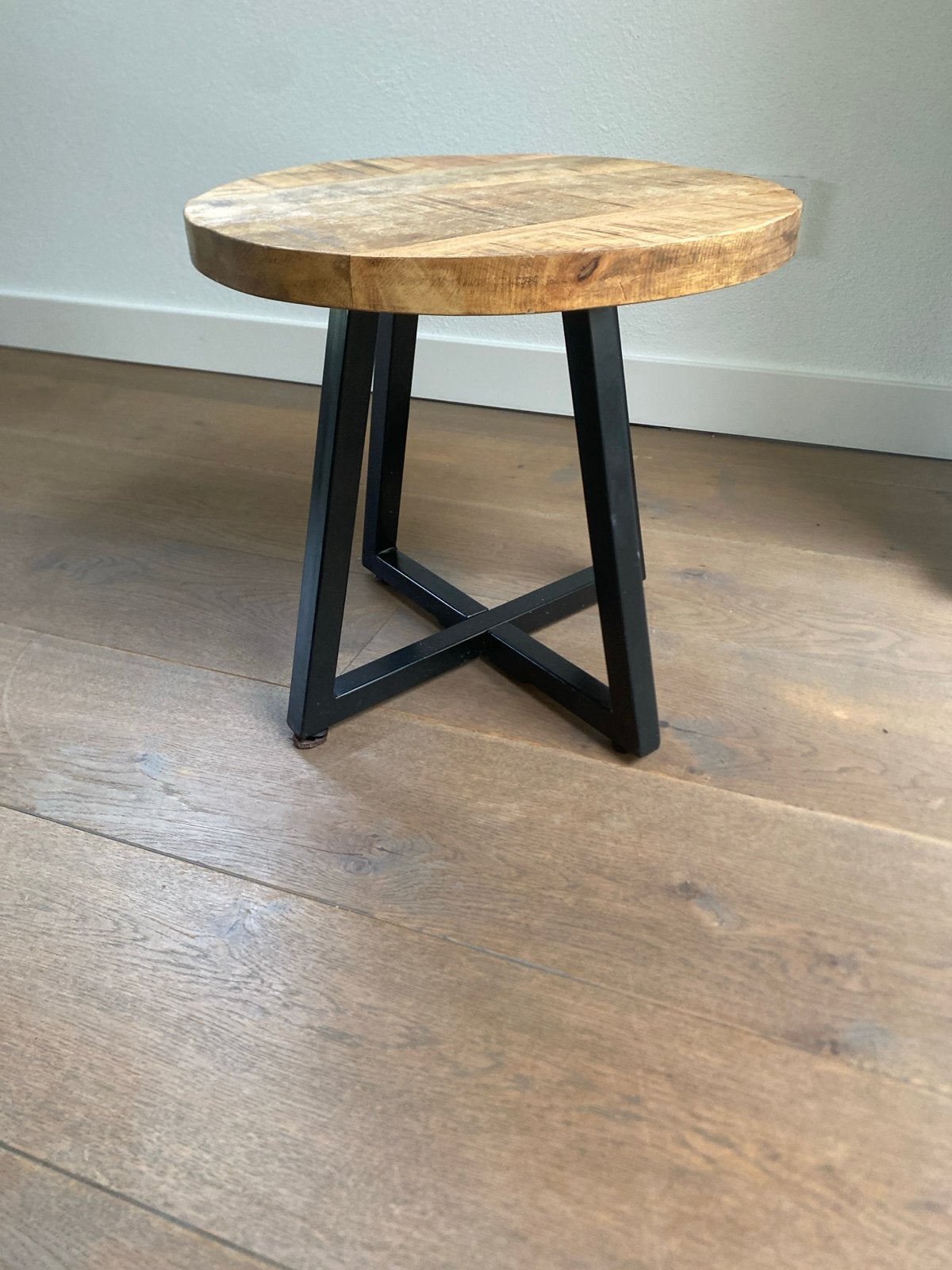 Ronde bijzettafel van mangohout met metalen onderstel, Ophalen, Minder dan 45 cm, Gebruikt, Rond