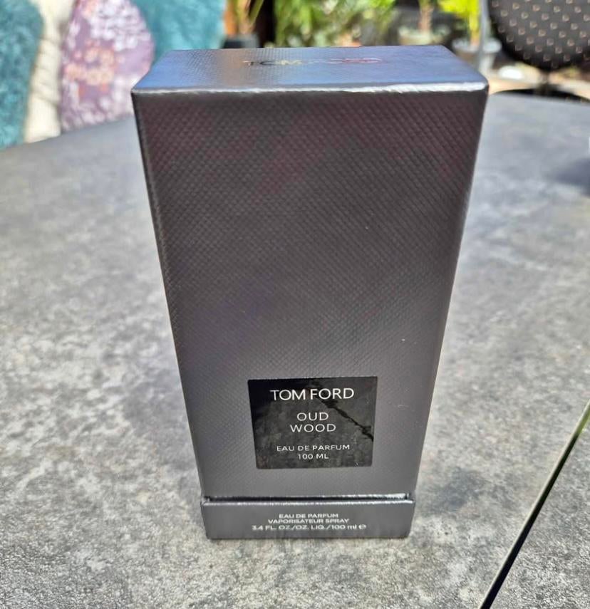 Tom ford oud wood, Sieraden, Tassen en Uiterlijk, Uiterlijk | Parfum, Ophalen of Verzenden, Zo goed als nieuw