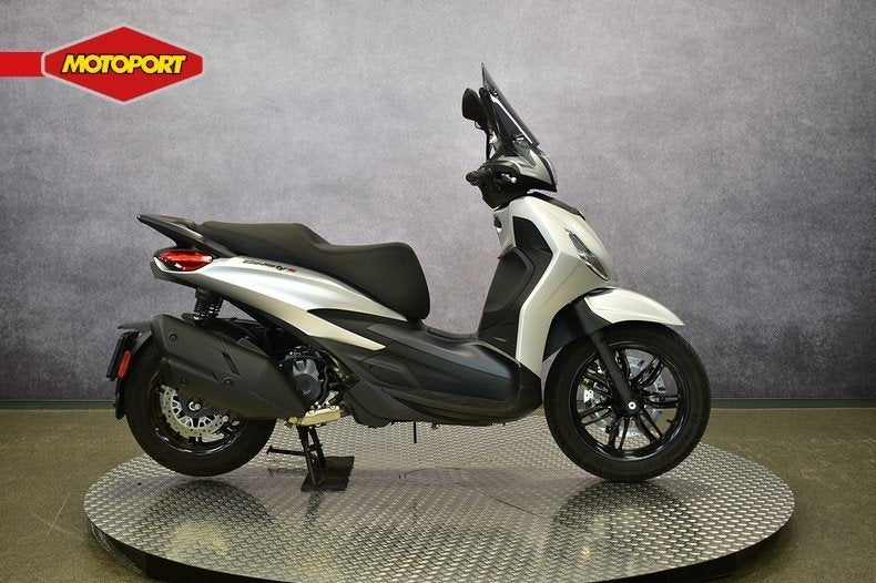 Piaggio BEVERLY 400 S (bj 2023), Motoren, Motoren | Piaggio, Scooter, Info@piaggio.com, Bedrijf, Viale Rinaldo Piaggio, 25
56025  Pontedera, IT