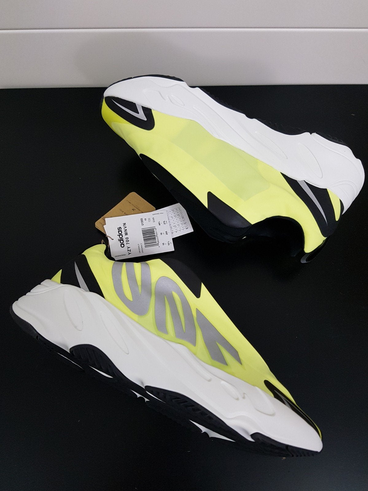 Adidas Yeezy 700 MNVN, Kleding | Heren, Wit, Nieuw, Ophalen of Verzenden, Sneakers of Gympen