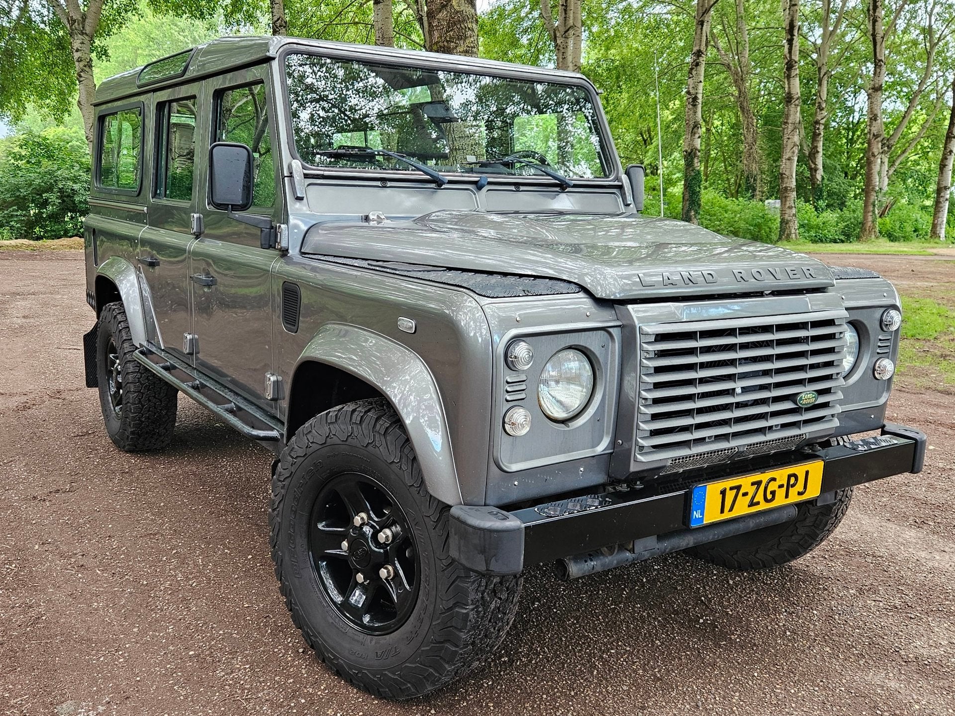 Land Rover Defender 110 2.4 TD SW Xtech 7-zits, 1940 kg, Zwart, 4 cilinders, 241 €/maand