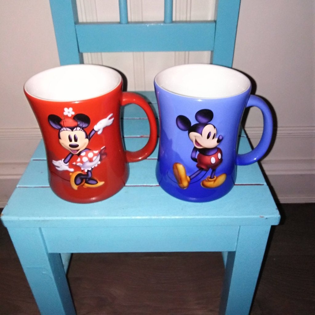 Mickey en Minnie Mouse mok in reliëf Disneyland Parijs, Verzamelen, Disney, Ophalen, Mickey Mouse, Gebruikt, Servies