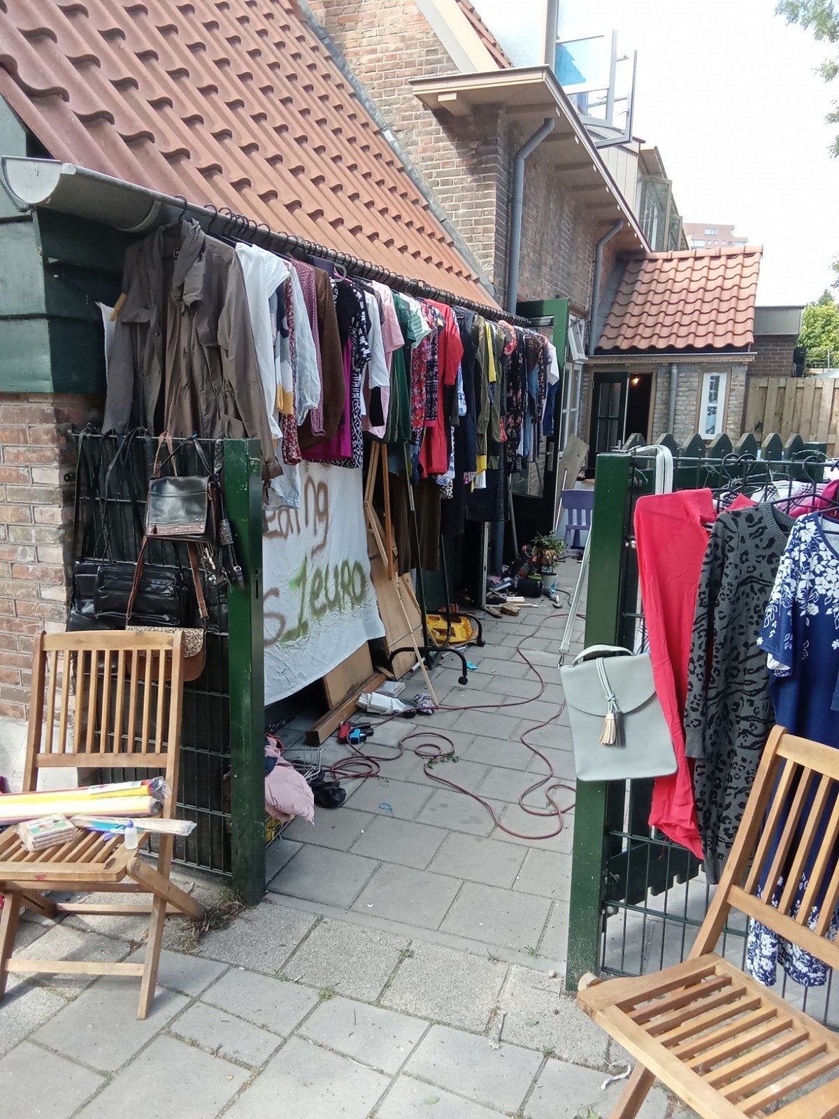 heel veel kleding voor mannen en vrouwen 1 euro per stuk, Ophalen, Dames