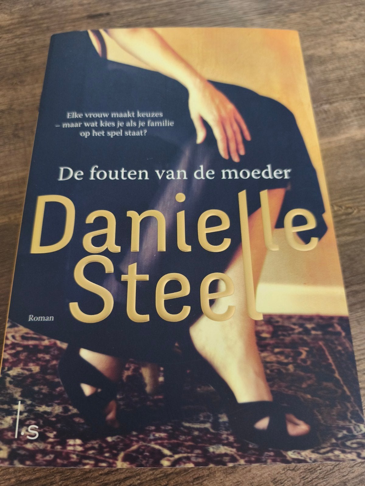 Danielle Steel - De fouten van de moeder, Danielle Steel, Ophalen of Verzenden, Zo goed als nieuw, Nederland
