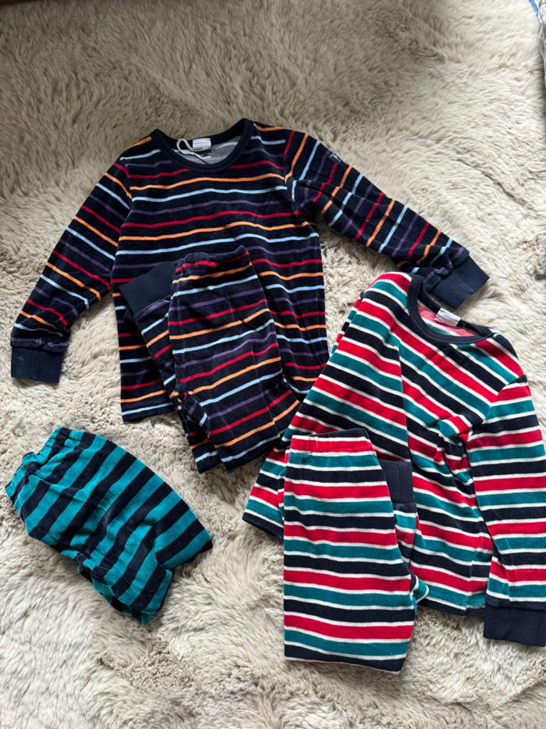 Velours pyjama van Polarn O. Pyret, Ophalen of Verzenden, Gedragen, Maat 34 (XS) of kleiner