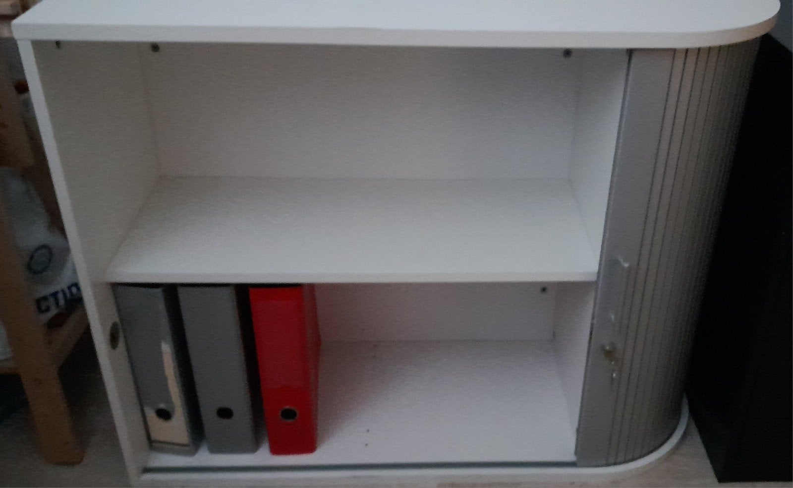 Witte roldeurkast met grijze ritsdeur, afsluitbaar, Huis en Inrichting, Kasten | Roldeurkasten en Archiefkasten, Ophalen