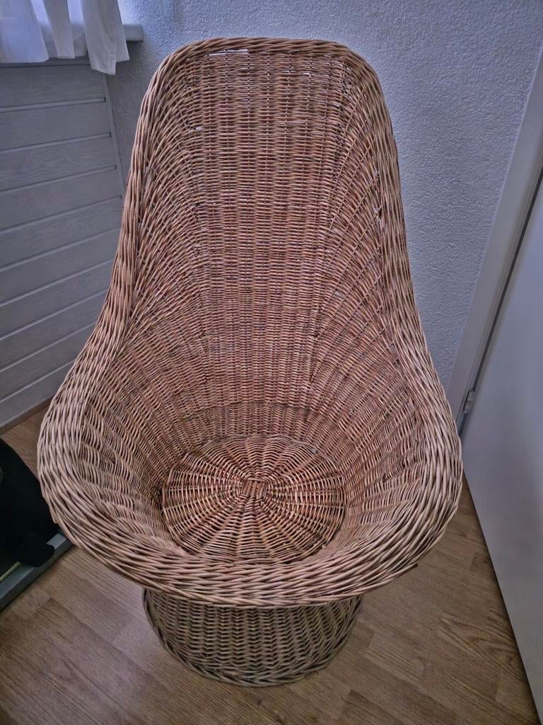 Leuke rieten stoel om lekker in te relaxen, Huis en Inrichting, Stoelen, Ophalen, Gebruikt, Bruin, Eén