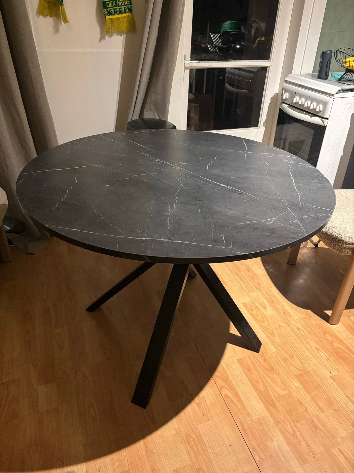 IKEA MARIEDAMM Ronde Eettafel Zwart Marmerpatroon 105 cm, Huis en Inrichting, Tafels | Eettafels, Ophalen, Overige materialen