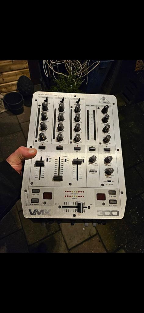 Behringer VMX 300 DJ Mixer - Zo goed als nieuw, Ophalen of Verzenden, Zo goed als nieuw, Minder dan 5 kanalen