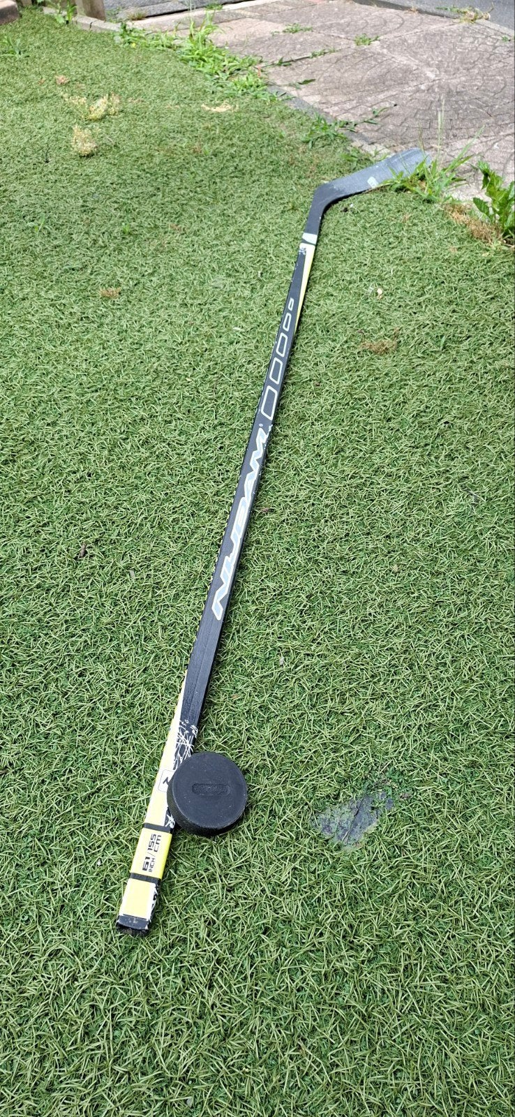 Nijdam ijshockey stick 61 inch met nieuwe puck, Ophalen of Verzenden, Gebruikt
