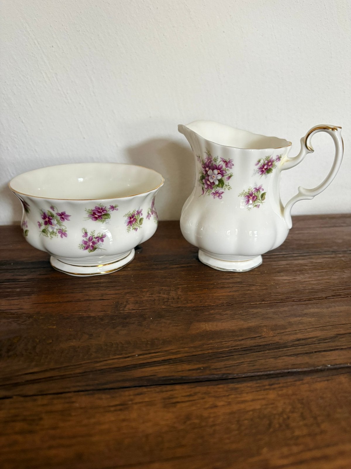 Royal Albert "Sweet Violets" roomstel – Perfecte staat!, Antiek en Kunst, Antiek | Servies los, Ophalen of Verzenden