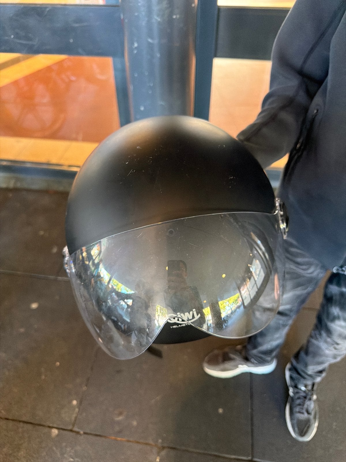 Zwarte Sqwi Helm in goede staat, Ophalen of Verzenden, Zo goed als nieuw