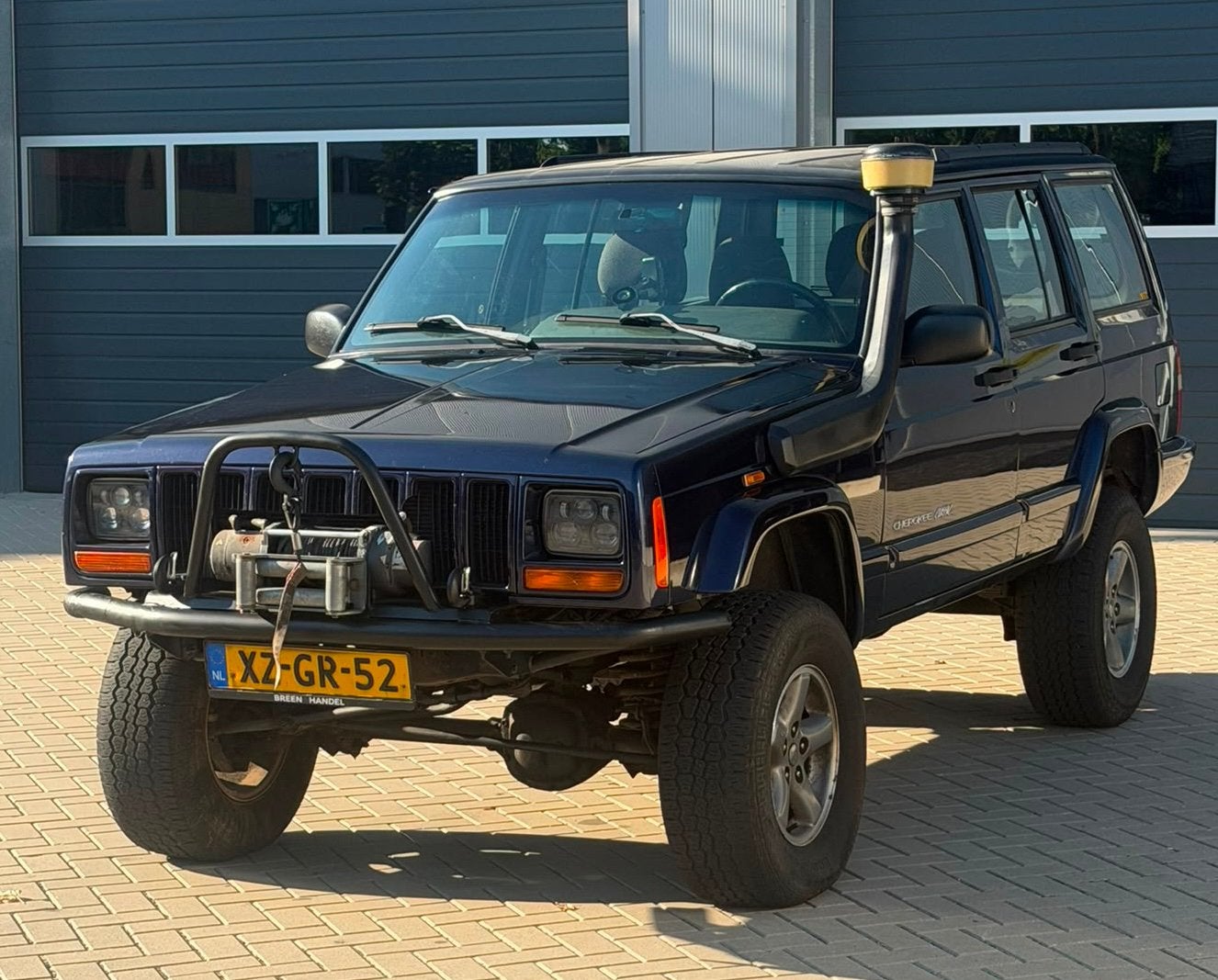 ‼️JEEP CHEROKEE 4.0 6/CILINDER OFFROAD 180PK YOUNGTIMER ‼️, Automaat, 4000 cc, Blauw, Leder en Stof