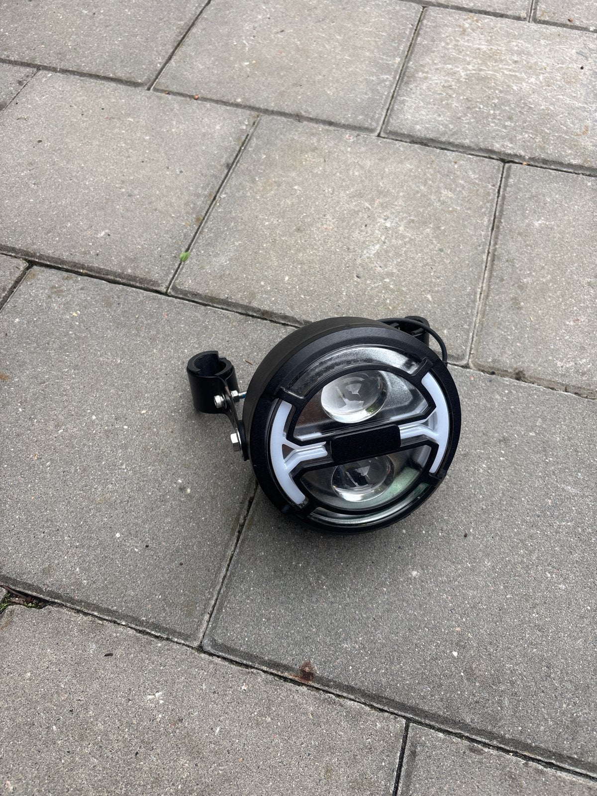 Fiets voorlicht met dubbele LED en bevestiging, Fietsen en Brommers, Fietsaccessoires | Fietsverlichting, Ophalen of Verzenden
