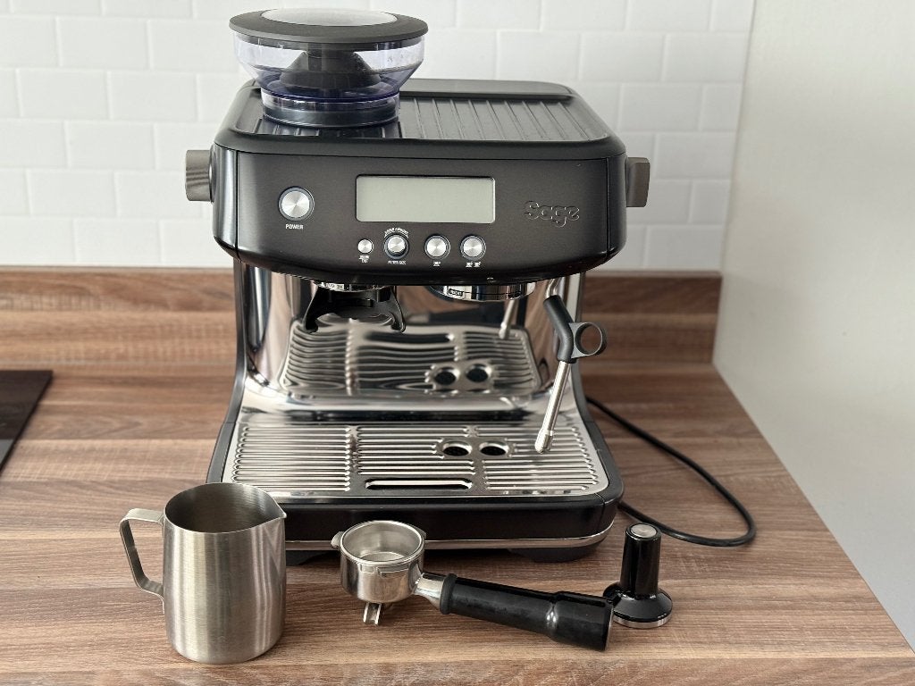 Sage Barista Pro met extra attributen voor de thuisbarista, Espresso apparaat, Zo goed als nieuw, 2 tot 4 kopjes, Afneembaar waterreservoir