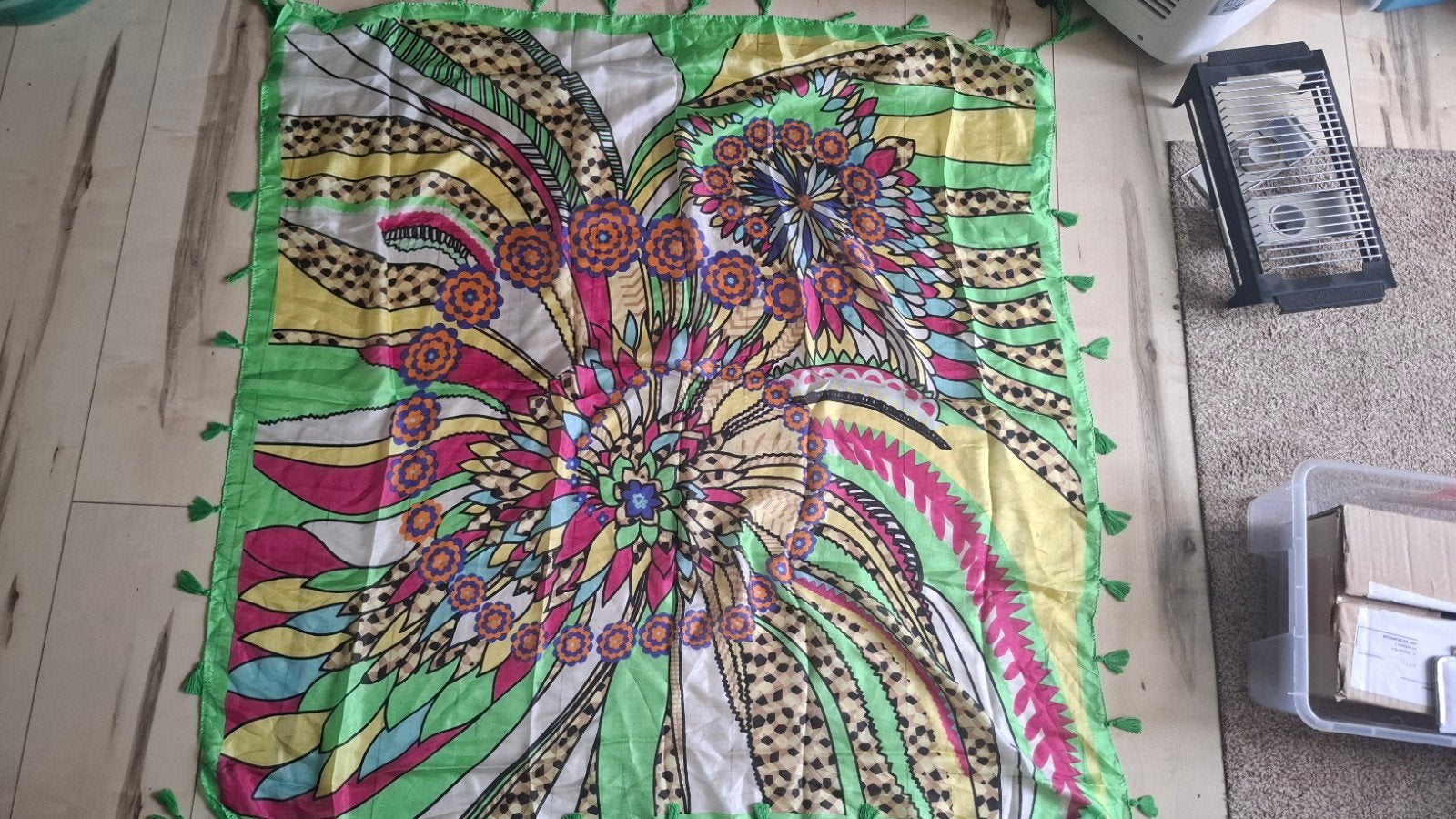 100% Zijden Sjaal met Levendige Print en Kwastjes, Kleding | Dames, Mutsen, Sjaals en Handschoenen, Ophalen of Verzenden, Nieuw