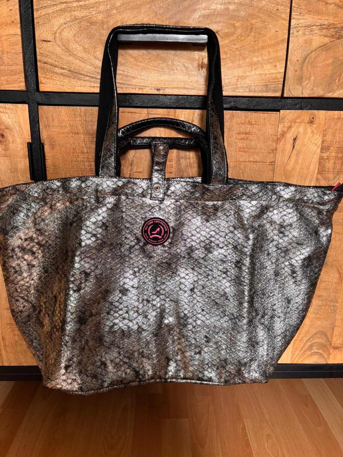 All-time Favourites shopper Fishskin, Sieraden, Tassen en Uiterlijk, Ophalen, Zo goed als nieuw, Zwart, 30 cm of meer