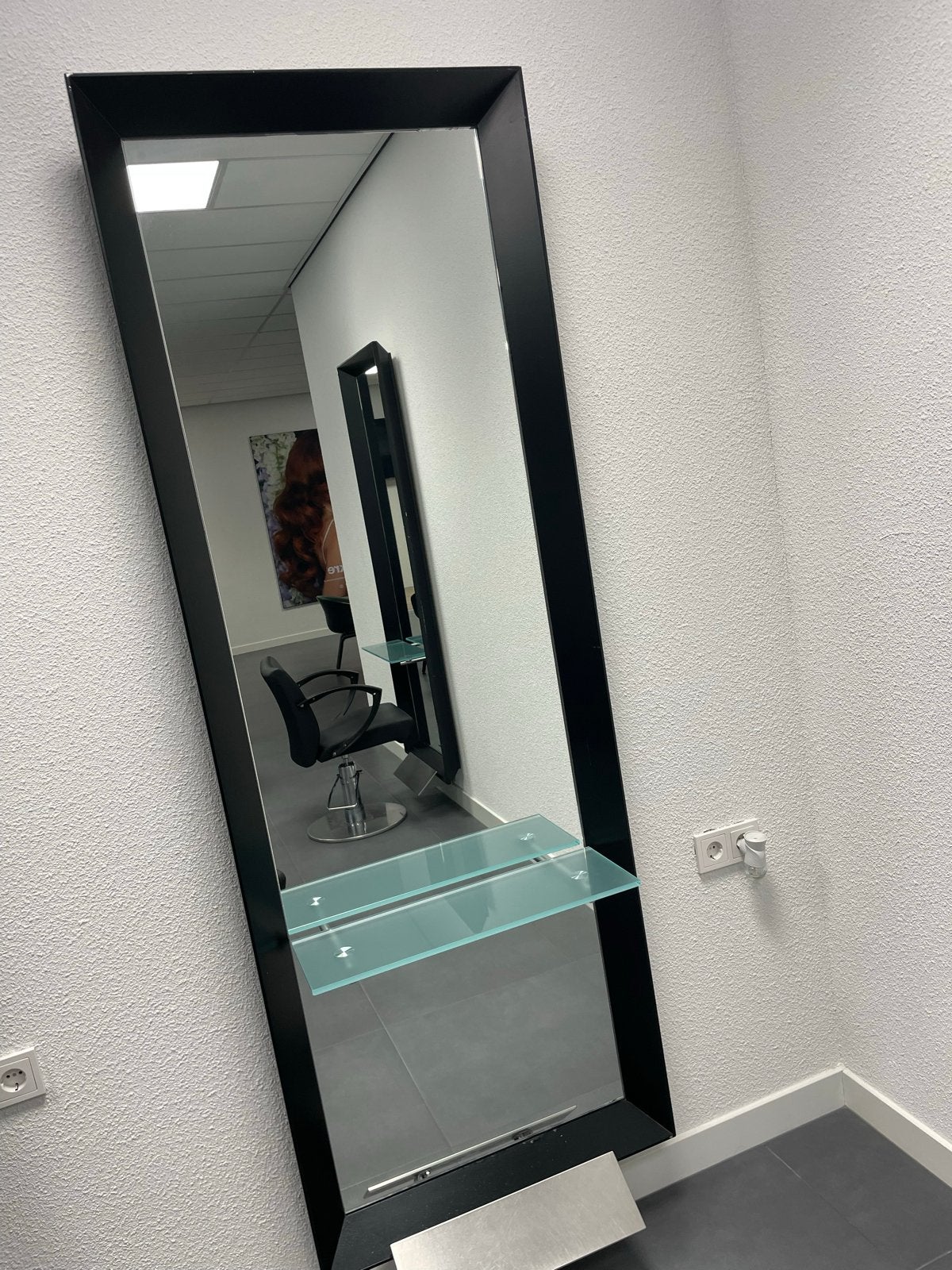 Kapsalon spiegel met glazen plankjes, Gebruikt, 200 cm of meer, Ophalen of Verzenden, Rechthoekig