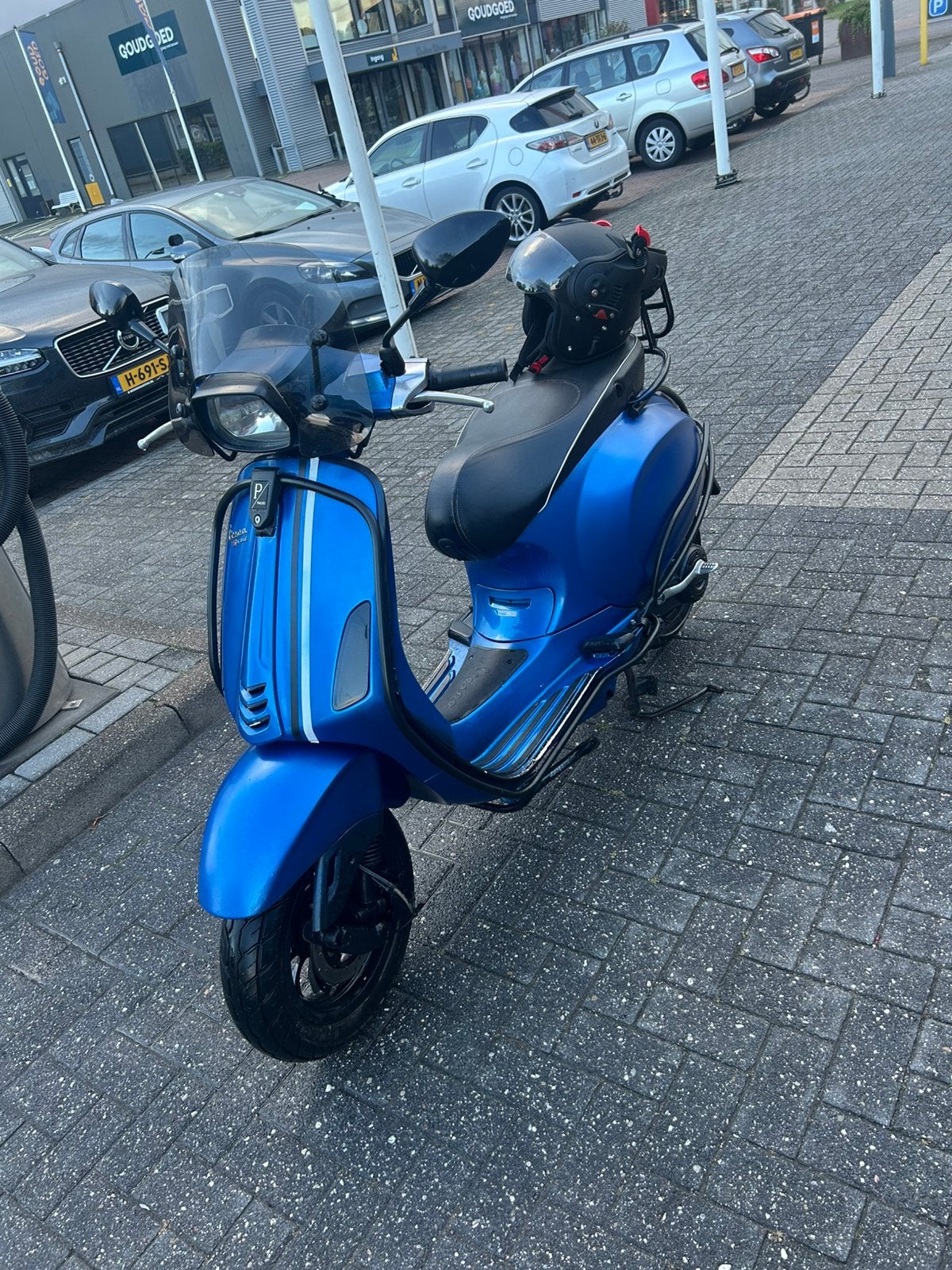 Vespa sprint, Ophalen of Verzenden, Zo goed als nieuw, Benzine