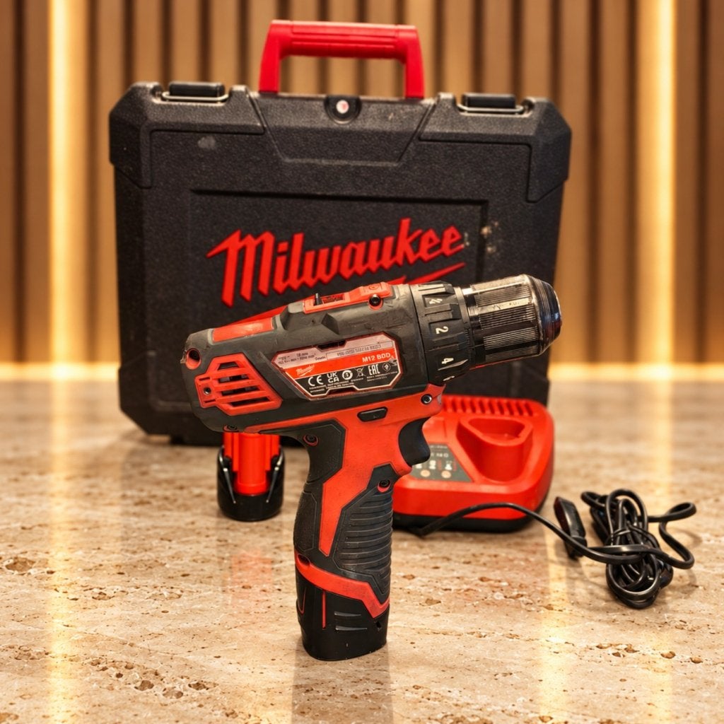Milwaukee M12 BDD 12V Extra Accu - In Nette Staat, Milwaukee, Zo goed als nieuw, Support@milwaukee.com, Milwaukee Electric Tool Corporation, 13135 W. 
Lisbon Road, Brookfield, WI 53005
USA