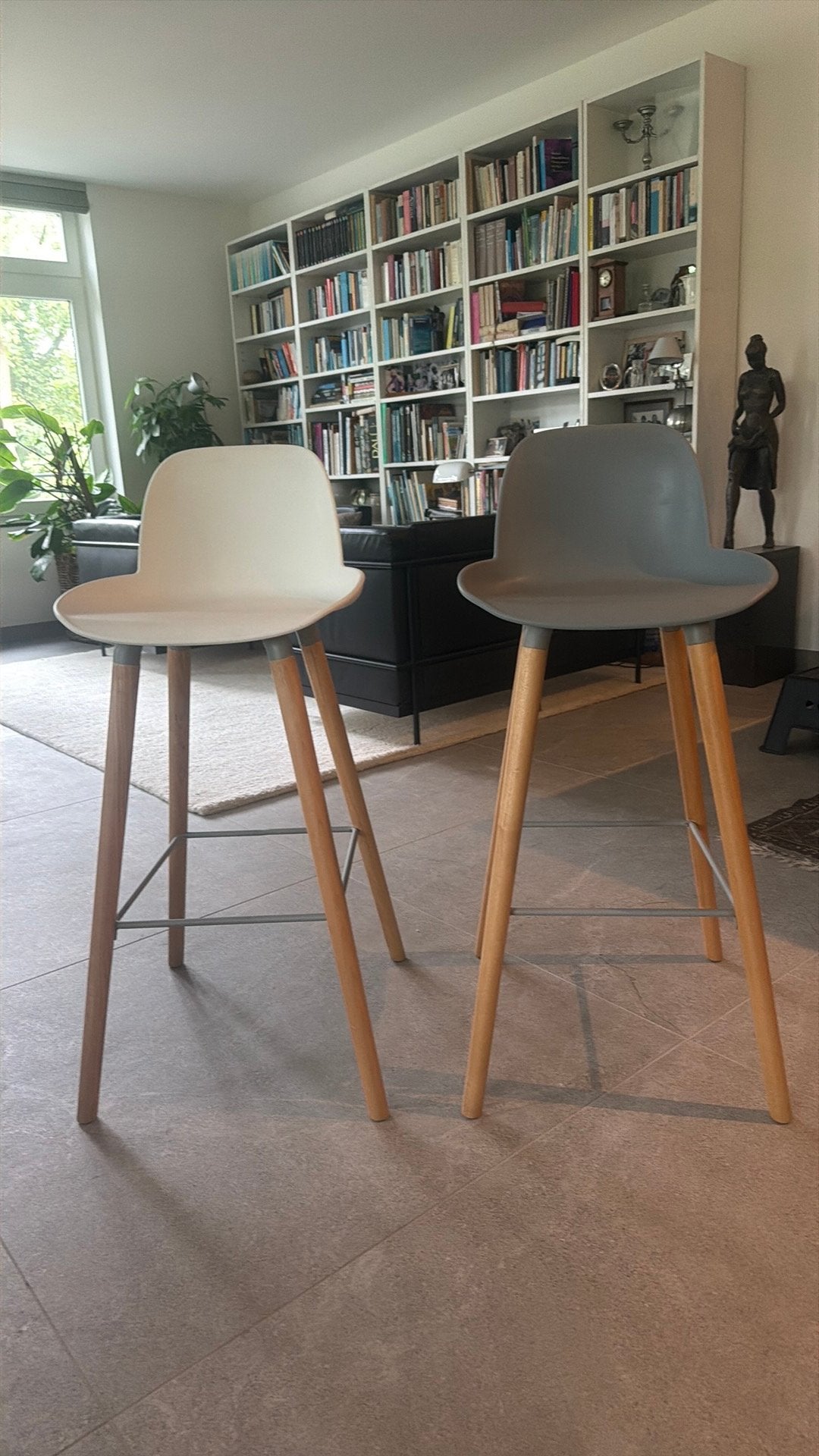 Zuiver Albert Kuip barkruk set van twee zithoogte 75, Huis en Inrichting, Barkrukken, 60 tot 90 cm, Zo goed als nieuw, 2 krukken