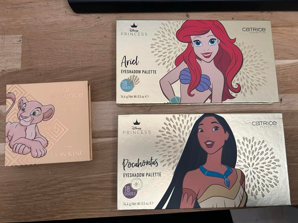 3 Catrice essence Disney Oogschaduw en blush Paletten, Ophalen of Verzenden, Zo goed als nieuw, Make-up, Overige kleuren