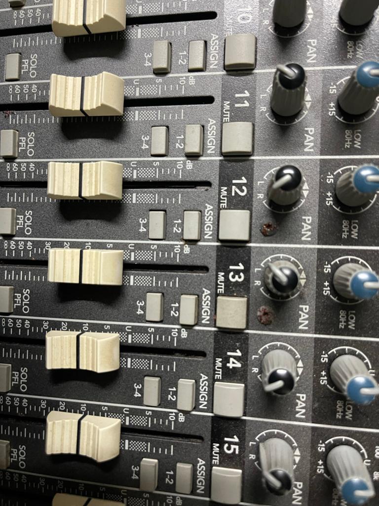Mackie CFX20 MKII Mixer - 20 Kanalen met Interne Effecten, Ophalen, Gebruikt, 20 kanalen of meer, Microfooningang