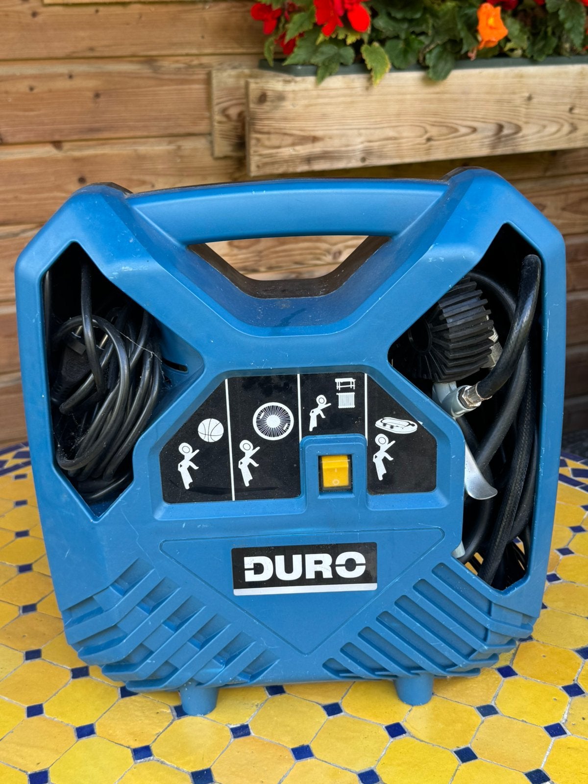 Draagbare compressor Duro, Gebruikt, 6 tot 10 bar, Ophalen of Verzenden, Minder dan 200 liter/min