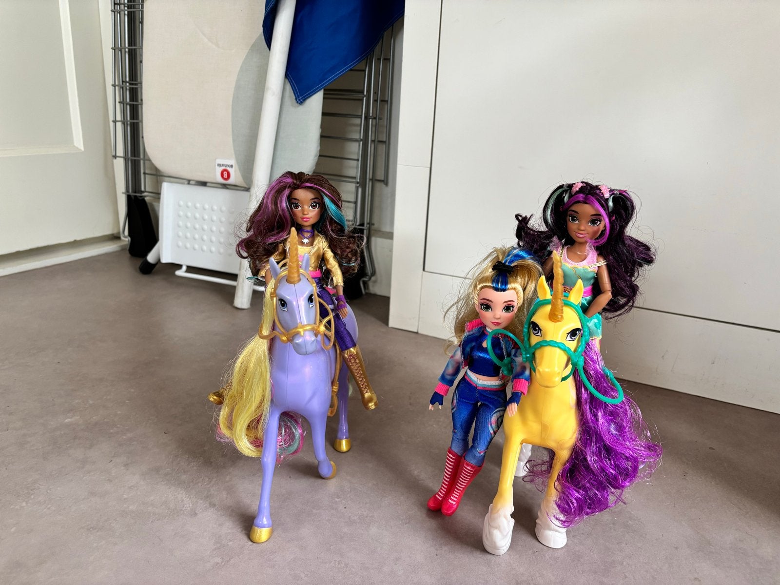 Unicorn Academy poppen met eenhoorns - Zo goed als nieuw, Ophalen of Verzenden, Zo goed als nieuw, Overige typen