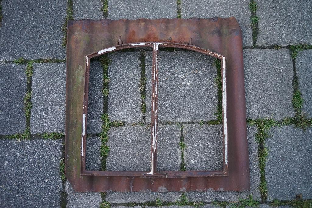 antiek Dakraam gietijzer uitzet-raam klapraam tuin ornament, Ophalen, Gebruikt