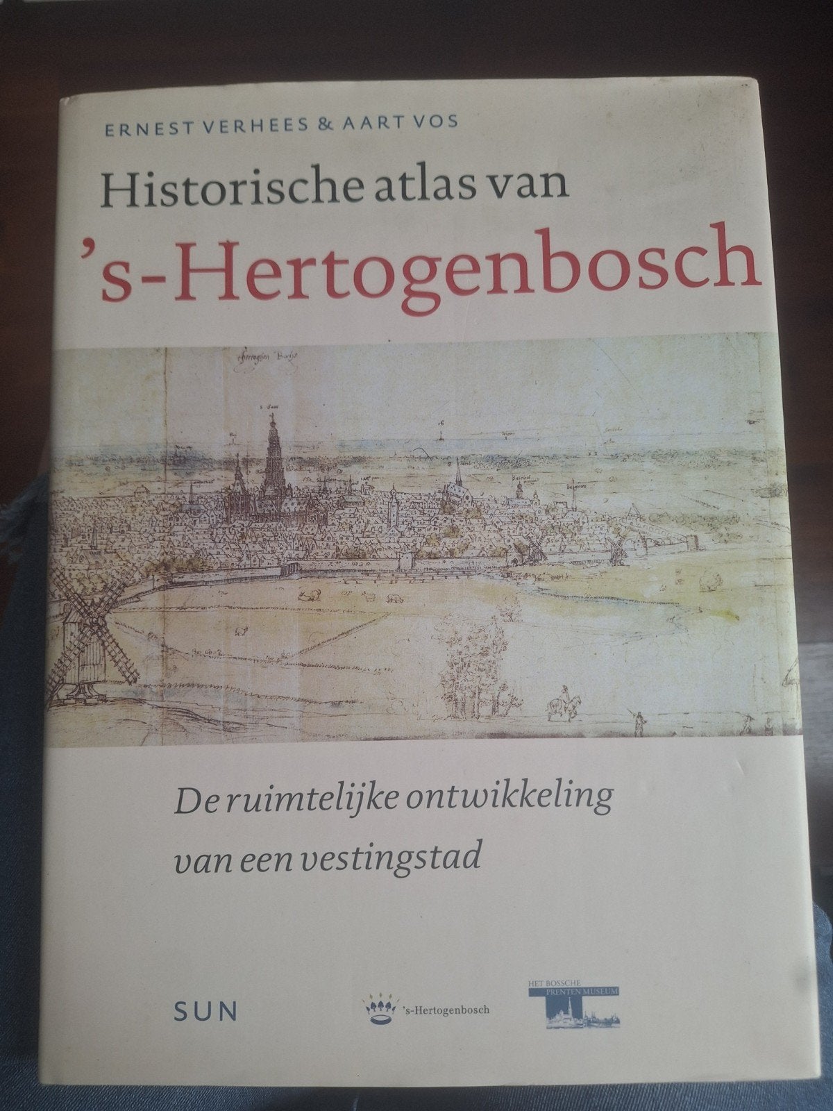 E. Verhees - Historische Atlas van 's-Hertogenbosch, Boeken, Geschiedenis | Stad en Regio, Ophalen of Verzenden, Zo goed als nieuw