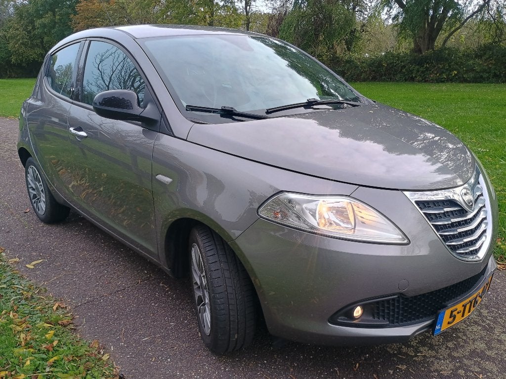 Lancia Ypsilon Twinair Turbo 85PK 2014 Grijs Nieuwe APK, Auto's, Voorwielaandrijving, Dealer onderhouden, Stof, Origineel Nederlands