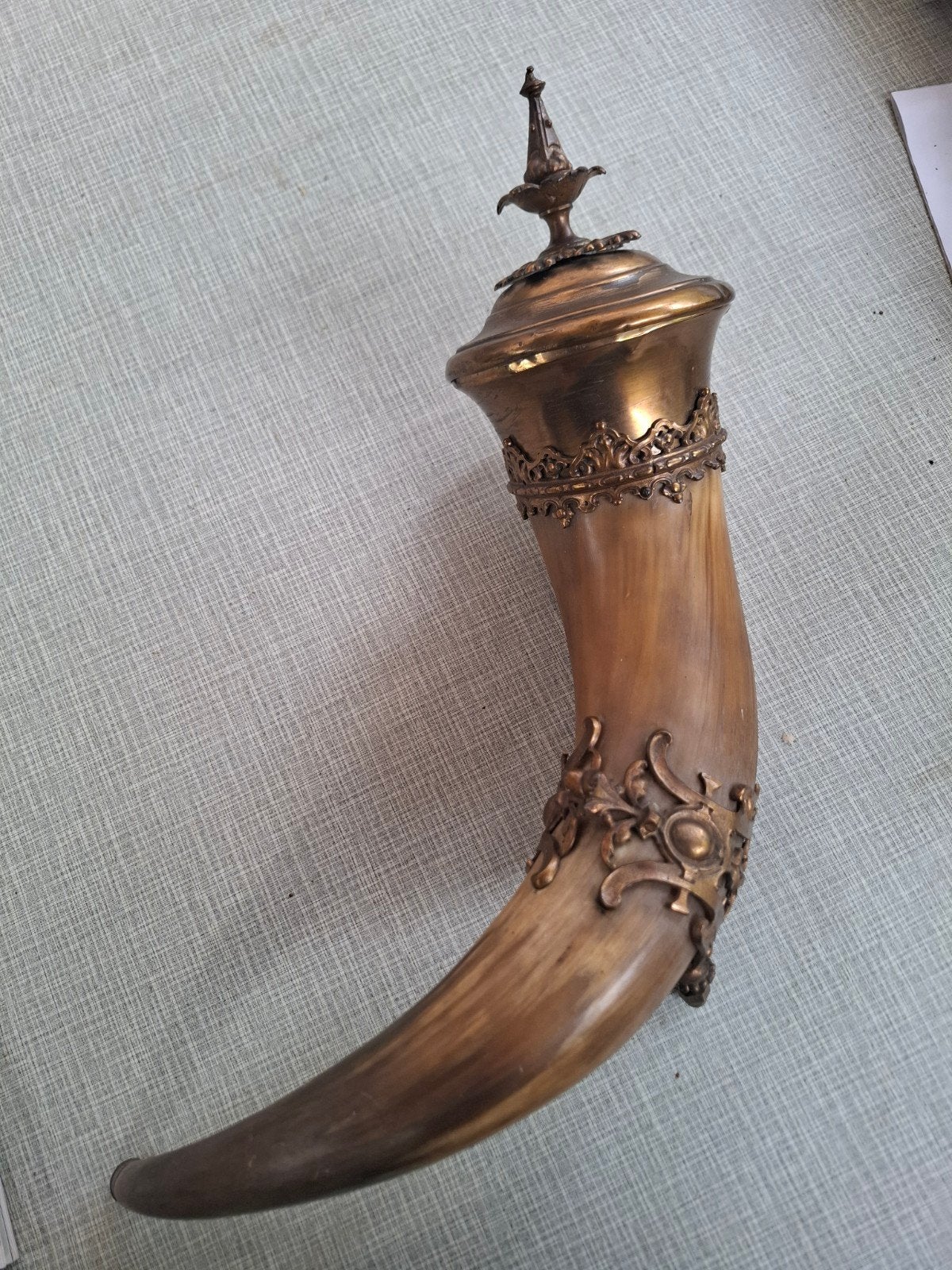 Antieke drinkhoorn met bronzen beslag, Ophalen of Verzenden