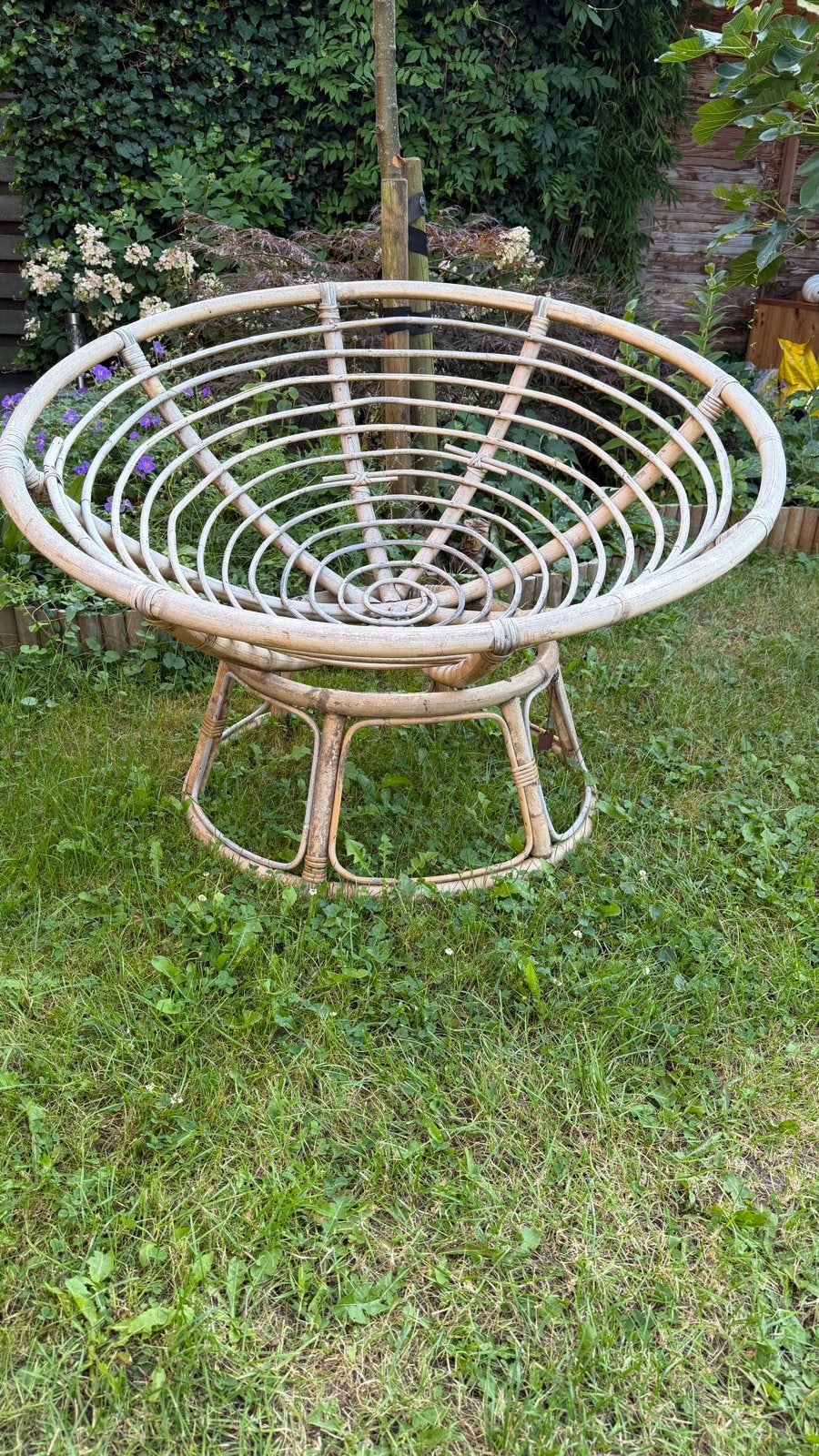 Papasan stoel met kussen, Huis en Inrichting, Stoelen, Ophalen, Gebruikt, Wit, Riet of Rotan