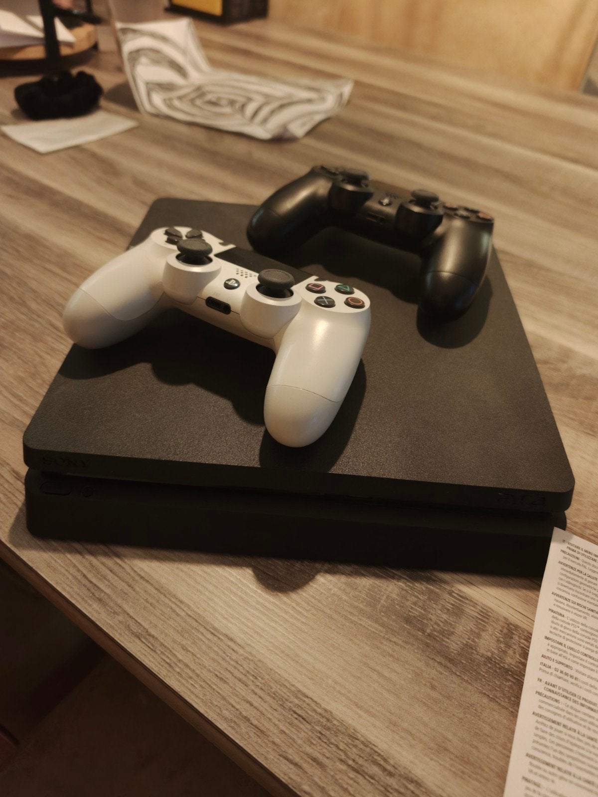 PlayStation 4 Slim met 2 controllers en 8 spellen, Met games, Met 2 controllers, Ophalen of Verzenden, Zo goed als nieuw