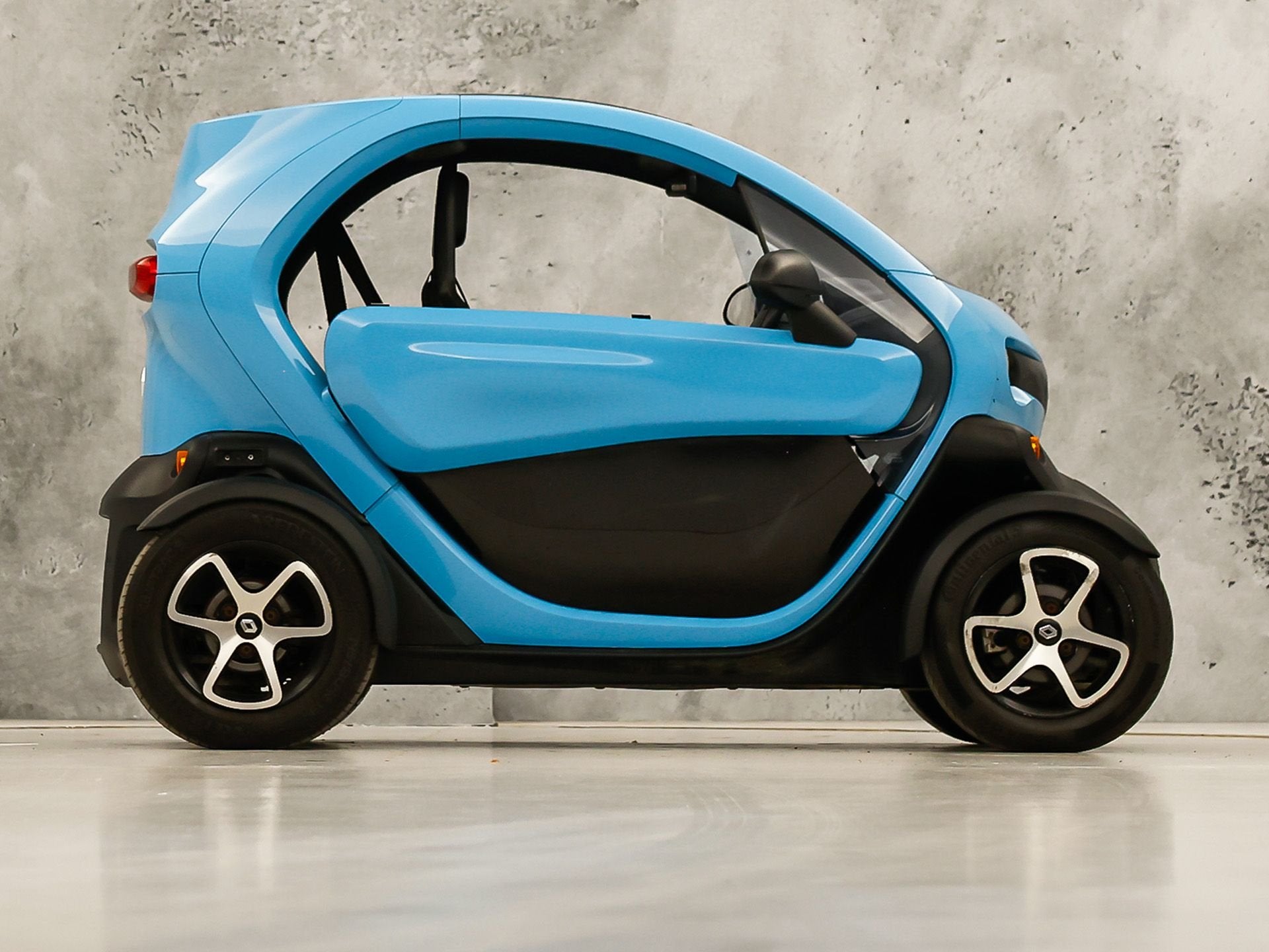 Renault Twizy Life Sport (45 KMH, BROMMER KENTEKEN, LED, ZWA, Auto's, Automaat, 12 maanden, Achterwielaandrijving, Gebruikt