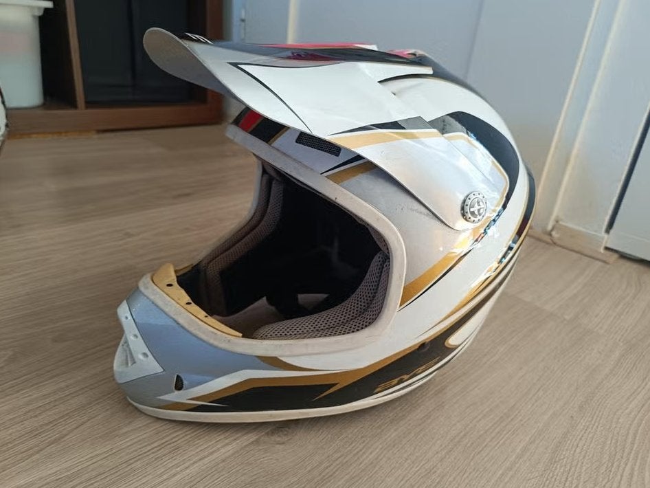 Bye motorcross helm maat L 59-60cm 1300gram, Motoren, Overige merken, Offroadhelm, Ophalen of Verzenden, Tweedehands