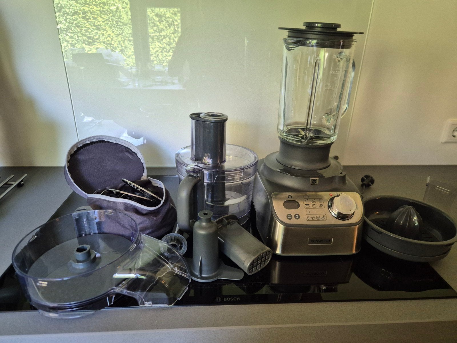 Kenwood Keukenmachine met accessoires - bak gelijmd, Ophalen, Gebruikt, 1 tot 2 liter, 3 snelheden of meer