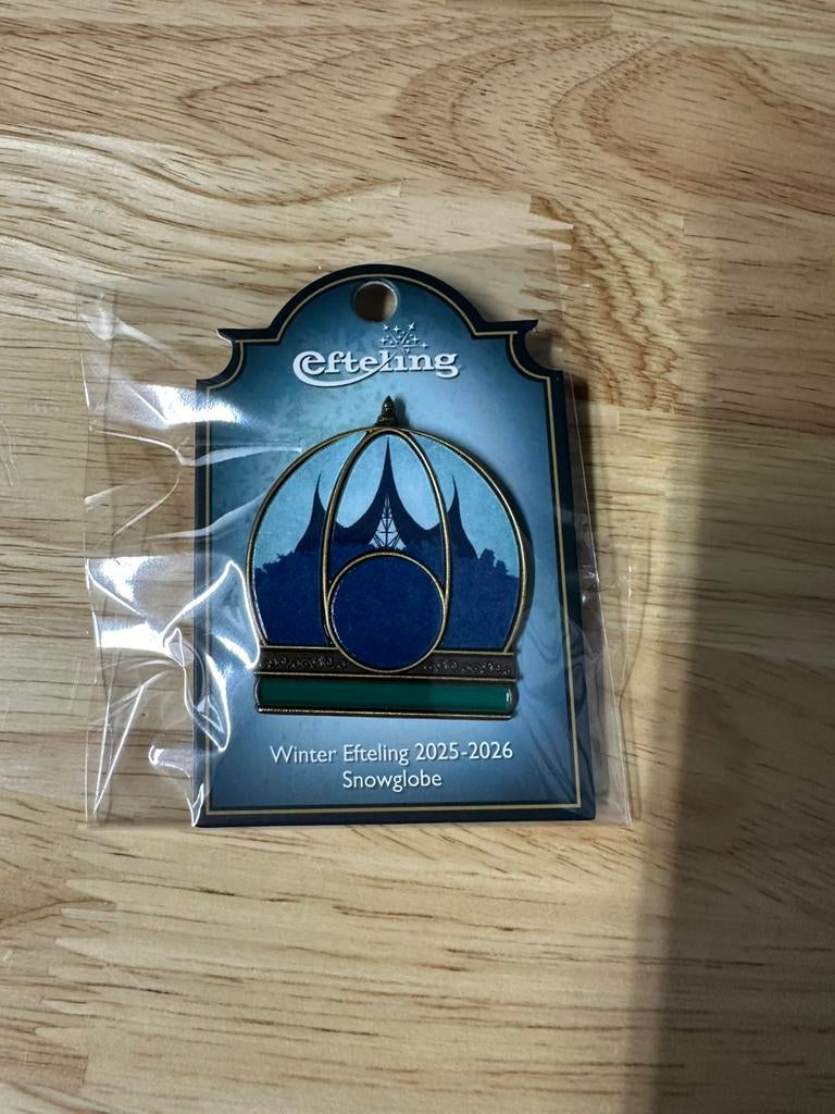 Efteling winter pin, Ophalen of Verzenden, Zo goed als nieuw, Button of Speldje