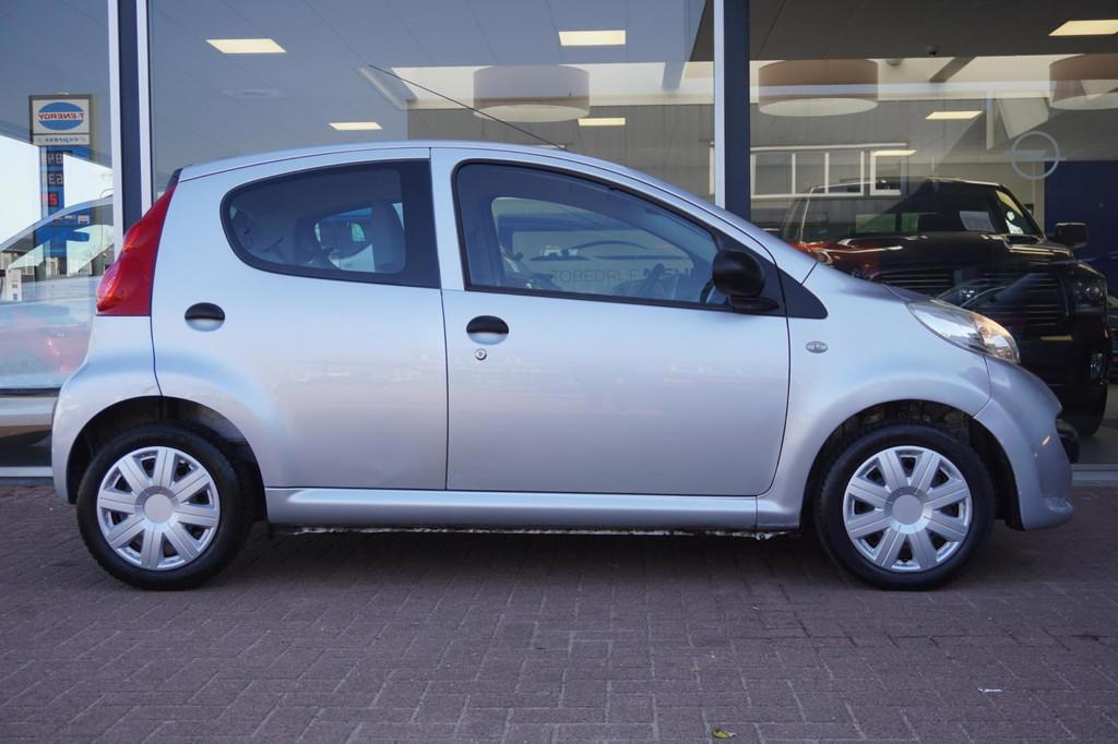 Peugeot 107 1.0-12V XS | 5deurs | Elek. pakket | Zilver | St, Voorwielaandrijving, Stof, Zwart, 4 stoelen