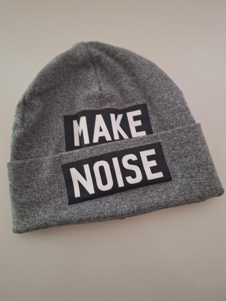 Stoere grijze muts 'MAKE NOISE' voor jongens 10-12 jaar, Gebruikt, Ophalen of Verzenden, Onbekend, 146 t/m 152