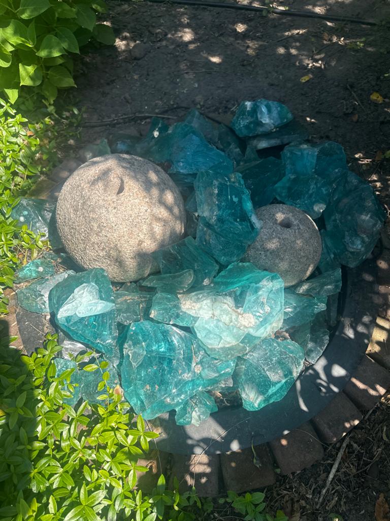 Waterornament met 2 beton bollen en glasbrokken, Ophalen, Gebruikt, Beton, Waterornament