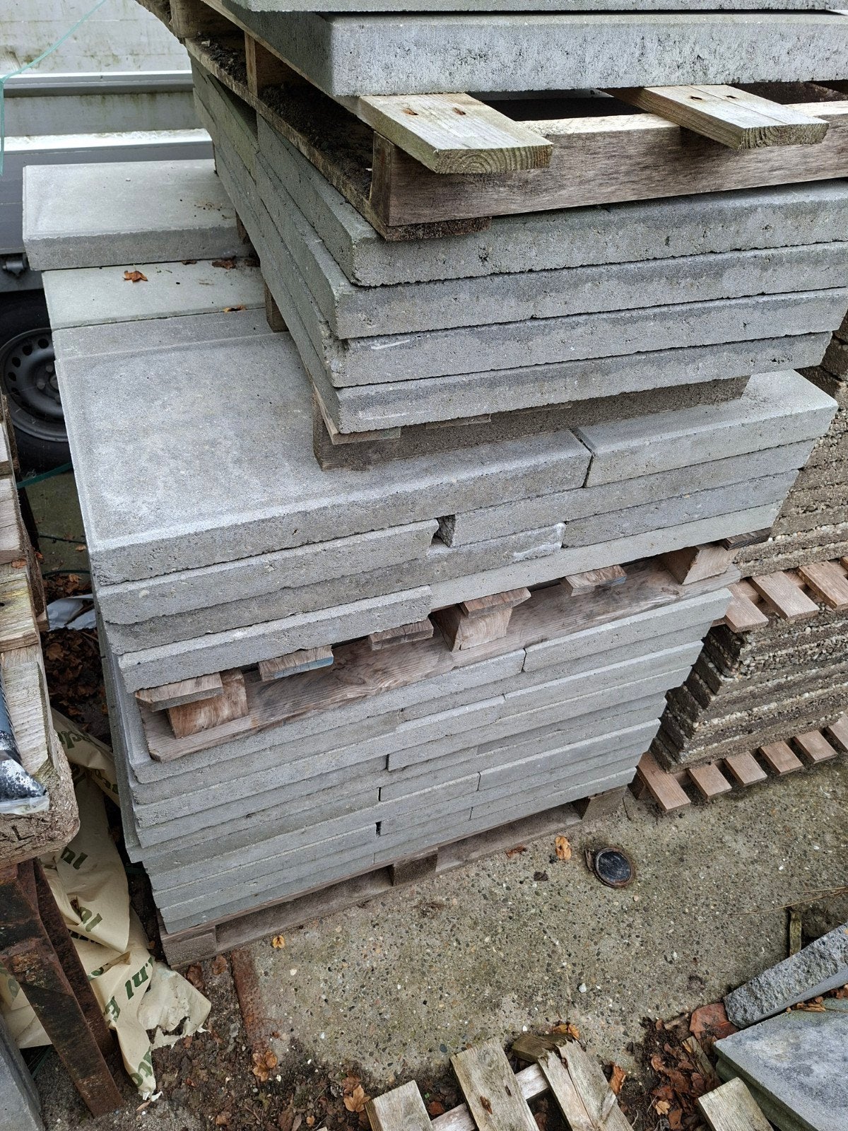 Grijze betontegels 40x60 cm - ca. 90 stuks beschikbaar, Gebruikt, Ophalen of Verzenden, 10 m² of meer, Beton