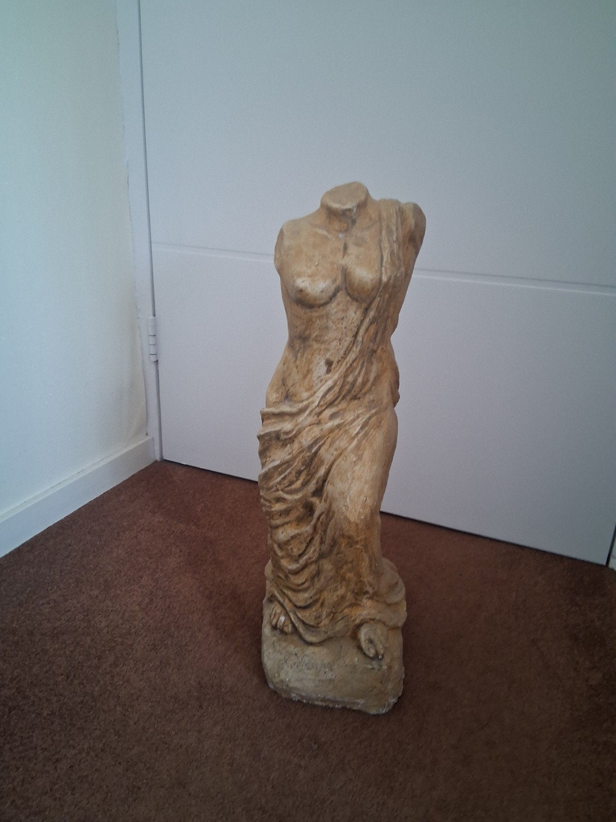 Klassiek beeld van een vrouwelijk torso, Ophalen, 50 - 100 cm, Steen of Keramiek, Beeld