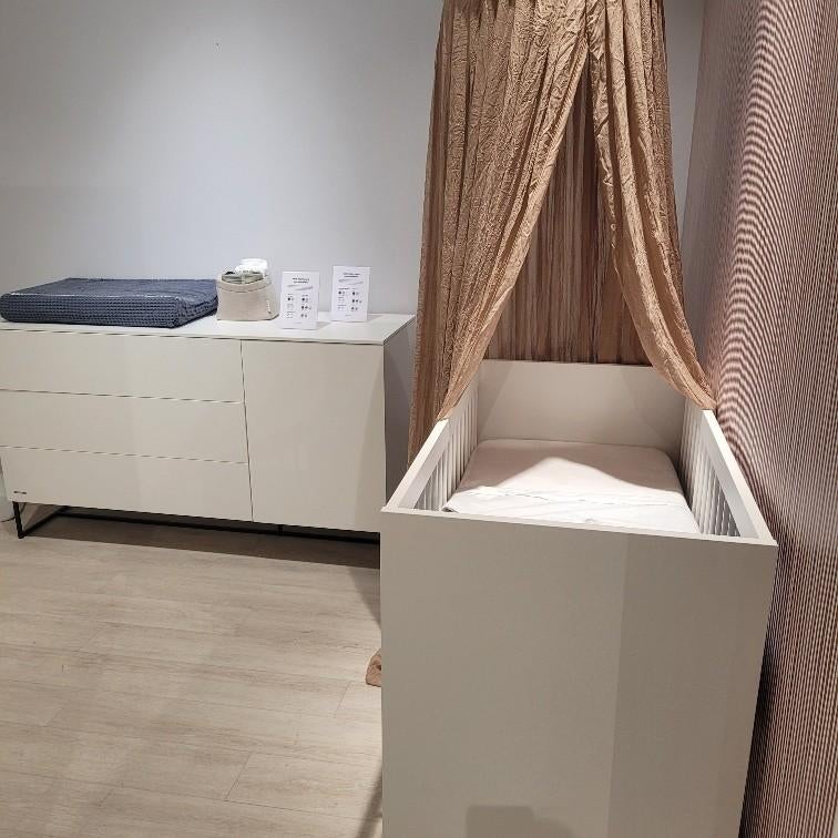 Kidsmill Intense II Babykamer Wit / Zwart, Ophalen, Zo goed als nieuw, Ledikant