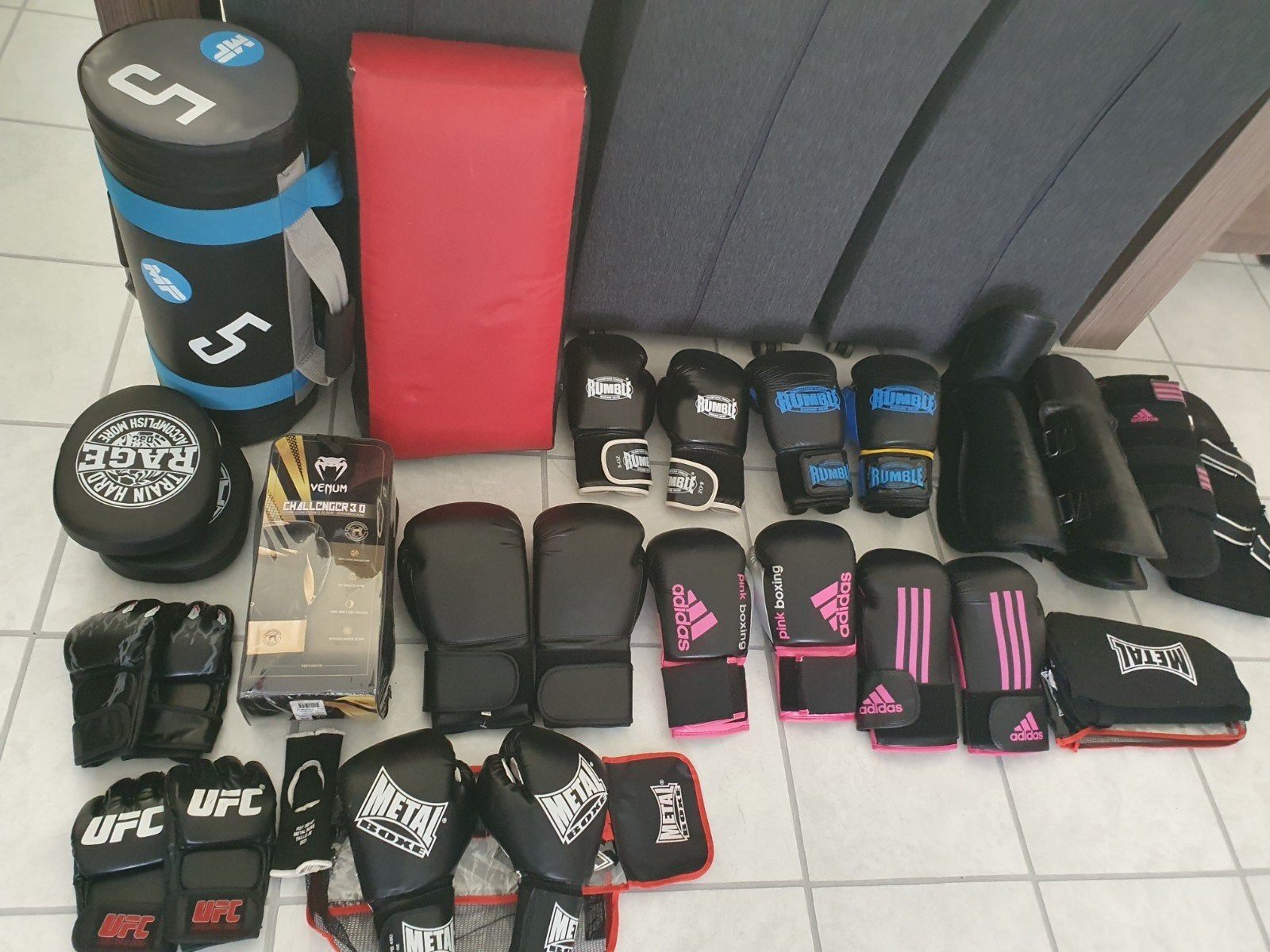 Heel veel kickbox spullen, Sport en Fitness, Vechtsporten en Zelfverdediging, Maat XS of kleiner, Ophalen of Verzenden, Zo goed als nieuw