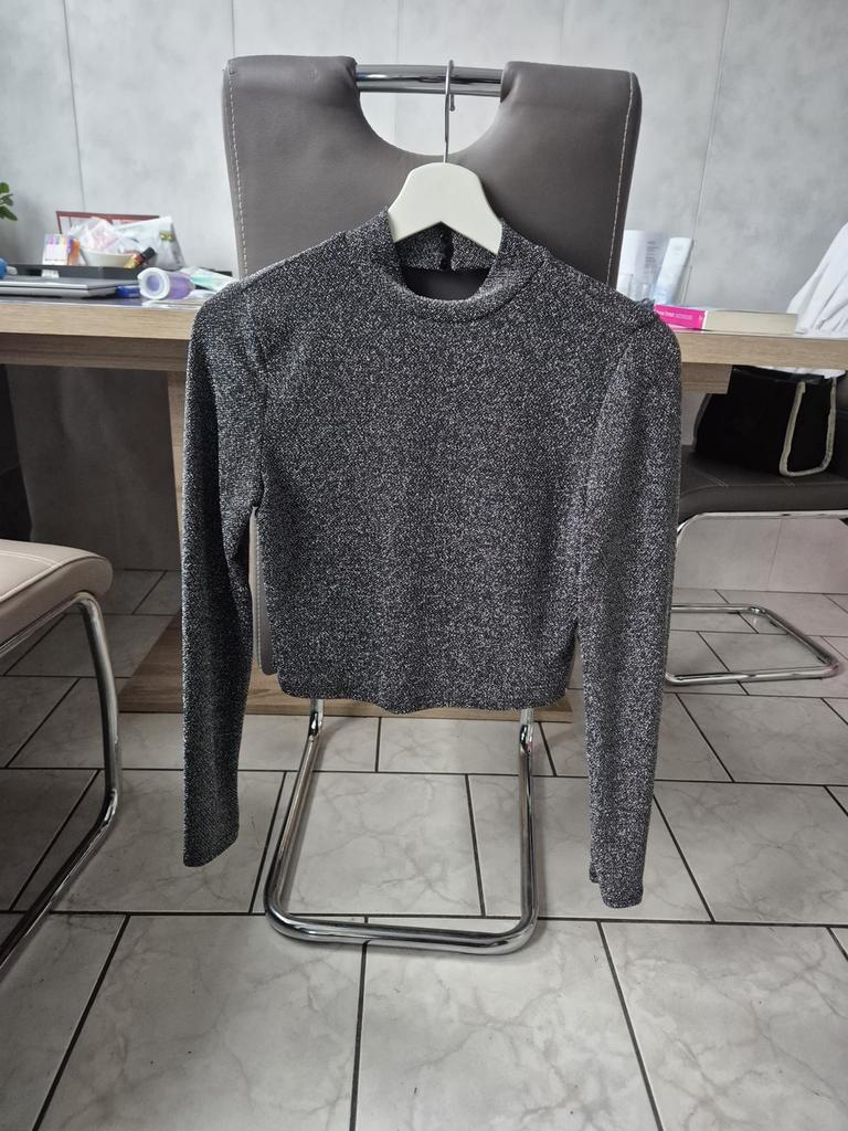 Zwarte glitter crop top met open rug, Kleding | Dames, Tops, Maat 38/40 (M), Zwart, Ophalen of Verzenden, Lange mouw
