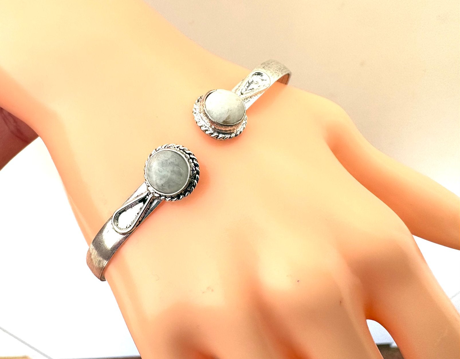 Maansteen zilveren 925 open armband bangle verstelbaar, Ophalen of Verzenden, Nieuw, Zilver