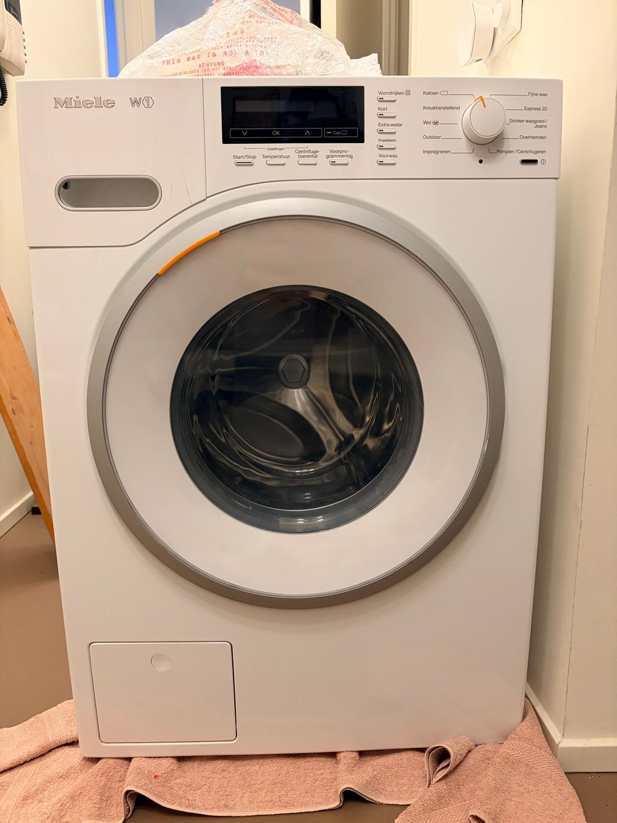 Miele W1 Wasmachine - Werkt perfect, met gebruikssporen, Ophalen, 1200 tot 1600 toeren, Gebruikt, Voorlader